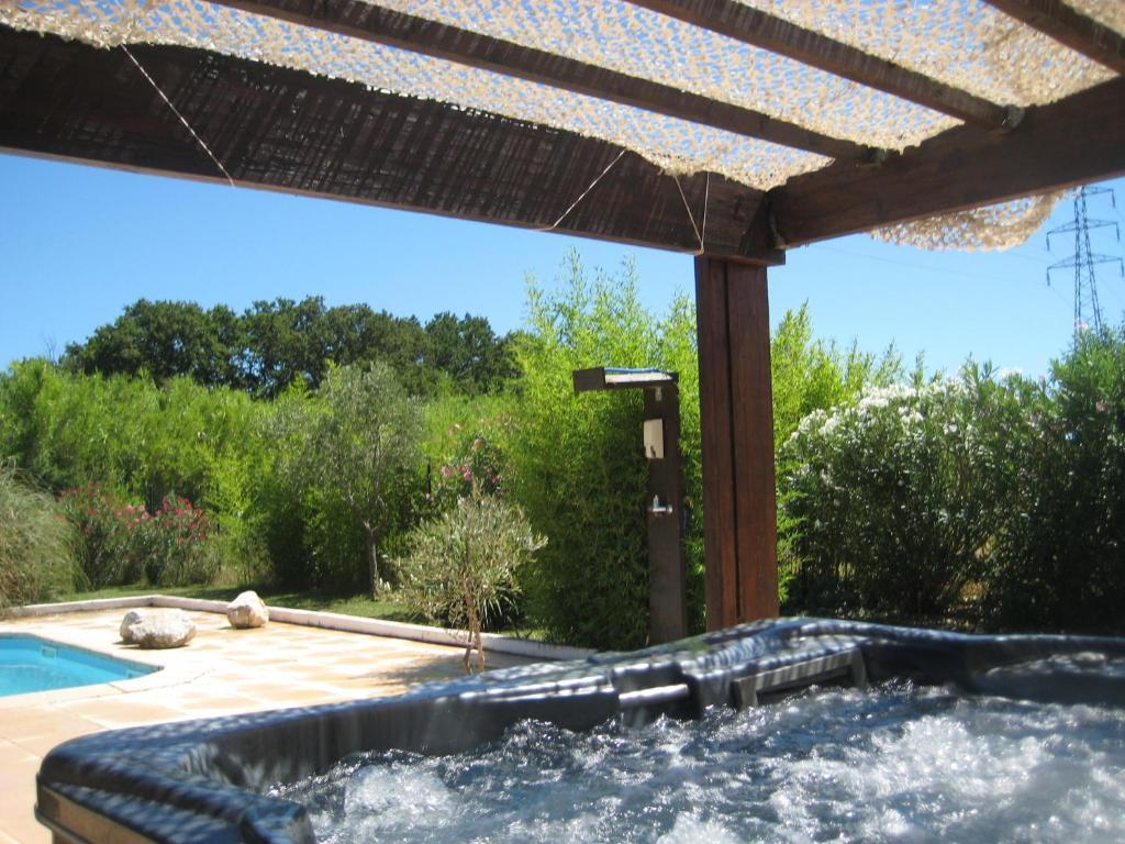 Appart'Hotel Et Chambres Essentiel Spa アルル エクステリア 写真